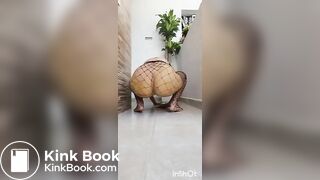 Cute latina poops and twerks for you
