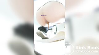 Chinese woman is taking a shit