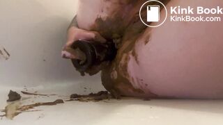 Messy dildo anal !!