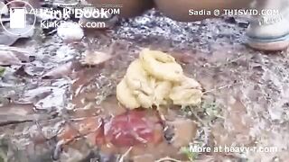 Desi aunty shitting in the open