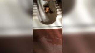Desi aunty shitting in toilet