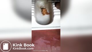 Desi aunty shitting in toilet