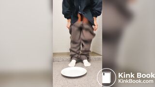 she have to poop, she need to go shit