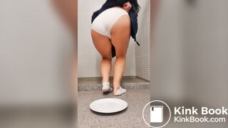 she have to poop, she need to go shit