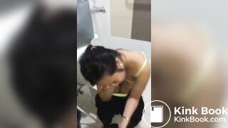 Filipina girl pooping - video 4