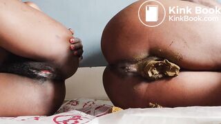 Prettyebonies very long turd and pussy stuffing