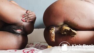 Prettyebonies very long turd and pussy stuffing