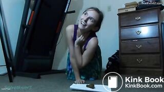 Scat girl loves performing in front of the camera..