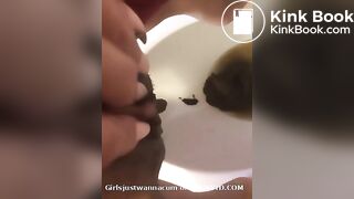 Ebony shits out a creamy turd