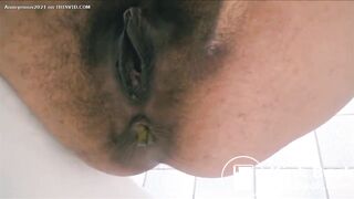 Mature woman Pooping in bathtub