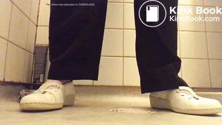 Woman poops her pants (a rather alternative angle)
