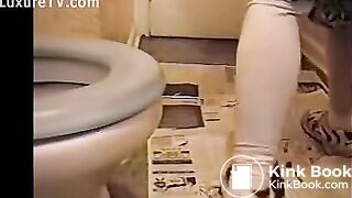 Big ass shitting on bathroom floor