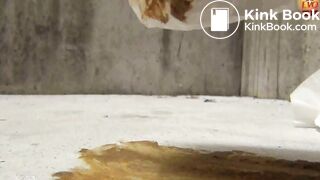 Japanese Girls in Yukata Pooping Outside (2/6)