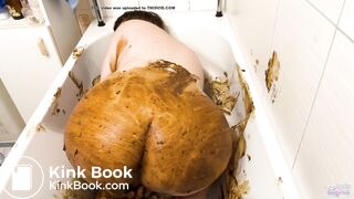 Scat in the bathtub - orgasm with my own shit