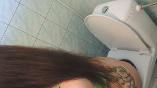 hot chick toilet dump - video 70