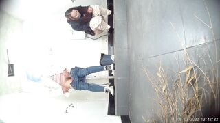CN toilet voyeur_203142