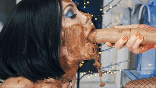 Shit Swallowing Siren - ArtOfScat.com