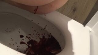 hot chick public toilet diarrhea