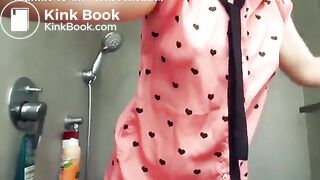 Hot babe pooping in the shower