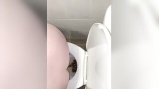 Bbw shitting - video 8