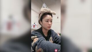 chinese selfie poop 51