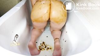 Diarrhea in the tub - video 2