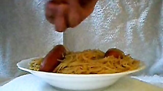 Pee in pasta - masturbate with sausage