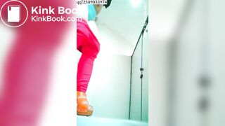 美女拉屎
