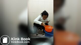 Ngintip Cewek indo poop