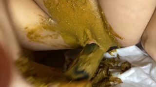 Fisting her filthy pussy