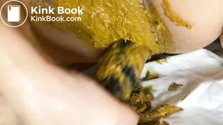 Fisting her filthy pussy