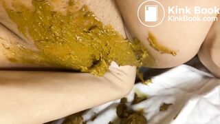 Fisting her filthy pussy