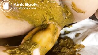 Fisting her filthy pussy