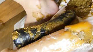 Fisting her filthy pussy