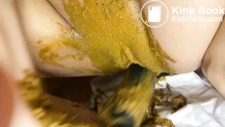 Fisting her filthy pussy