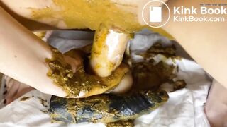 Fisting her filthy pussy