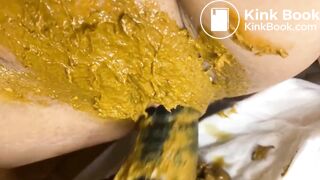 Fisting her filthy pussy