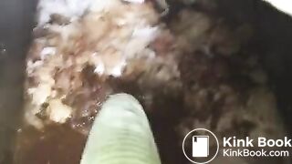 woman toilet poo pee vacuum１