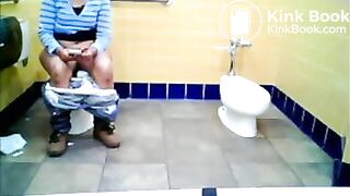 Toilet voyeur pooing - video 2