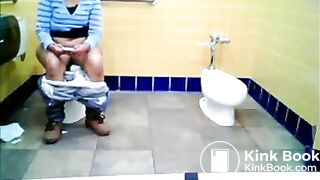 Toilet voyeur pooing - video 2
