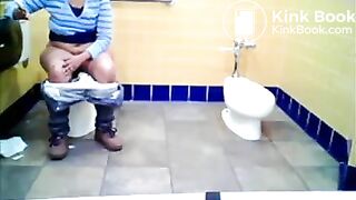 Toilet voyeur pooing - video 2