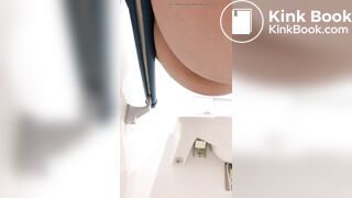 JAPANESE GIRL POOPING - video 17