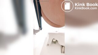 JAPANESE GIRL POOPING - video 17