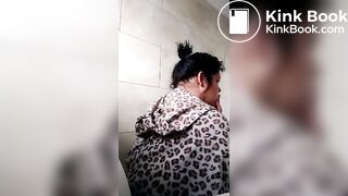 BBW poops in toilet
