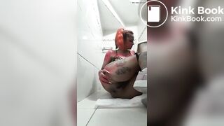 Sexy Cam Girl Pooping