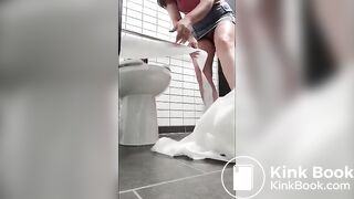 crazy girl smears her shit on public bathroom