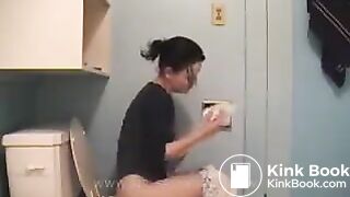Shitting in toilet multiple times