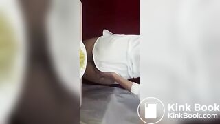 GIRL SHITS IN SPAGHETTI