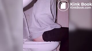 GIRL RECORDING HER SELF WHILE POOPING 19
