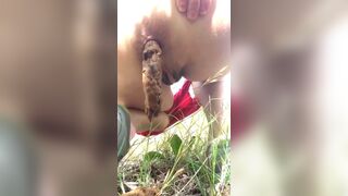 Me outdoor poop